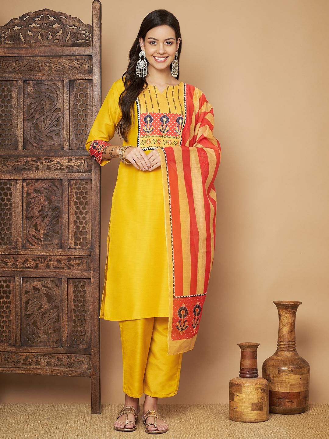 Women Printed Straight Kurta with Pants & Dupatta Set