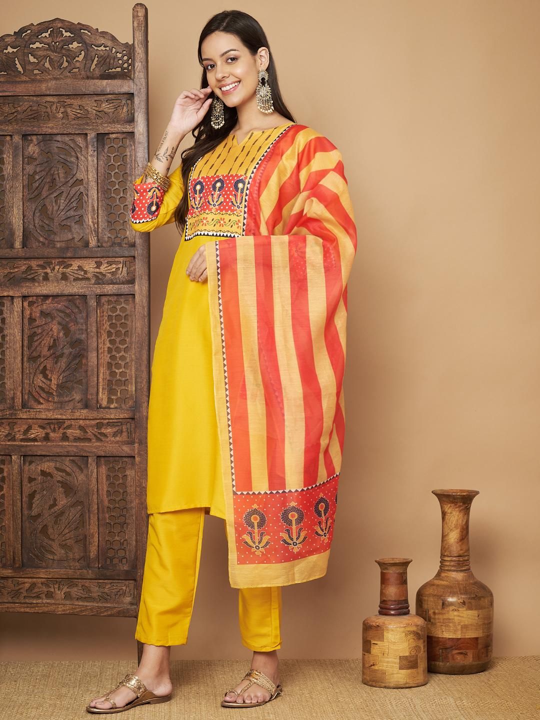 Women Printed Straight Kurta with Pants & Dupatta Set